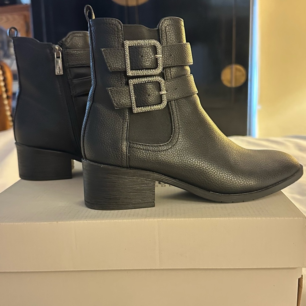 Kenneth Cole Reaction Black Ankle Booties Sleek Design